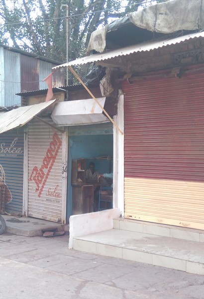 Osho Barber's shop, Gadawara - 20181023